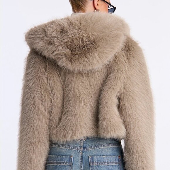 Fashion Nova Women’s Faux Fur Cropped Coat – Size Large New - Picture 3 of 12